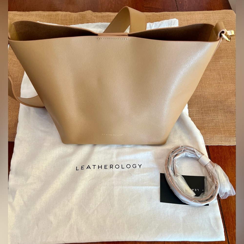 Leatherology Tan Crossbody Purse